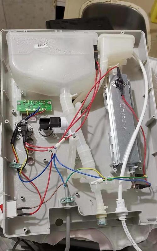 饮水机漏水原因及解决方法（饮水机漏水的危害及预防措施）  第1张